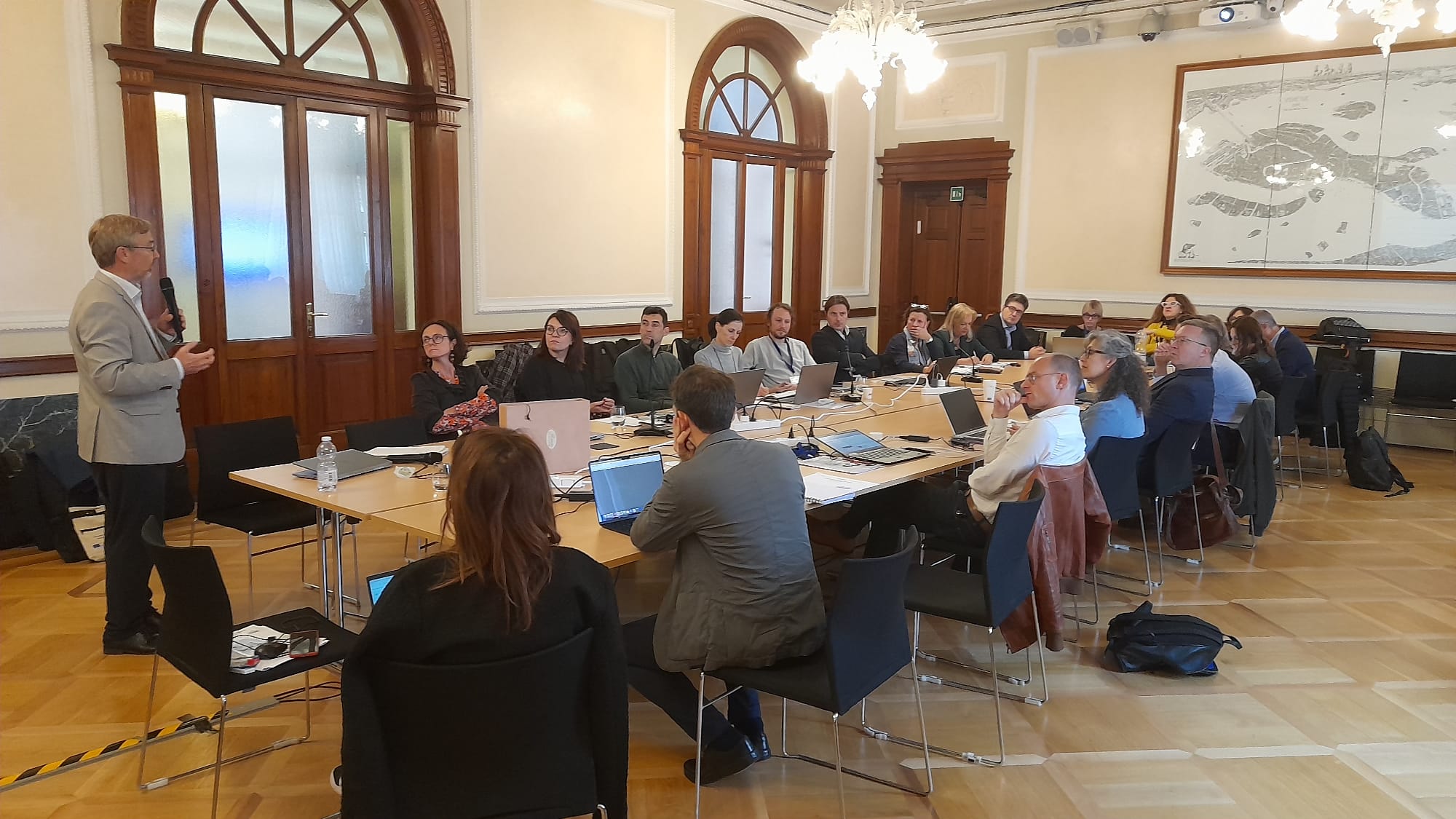 Un momento di lavoro e confronto tra i peers e il personale delle due Regioni coinvolte nel processo di Peer Review con il supporto della Policy Learning Platform del Programma Interreg Europe. 