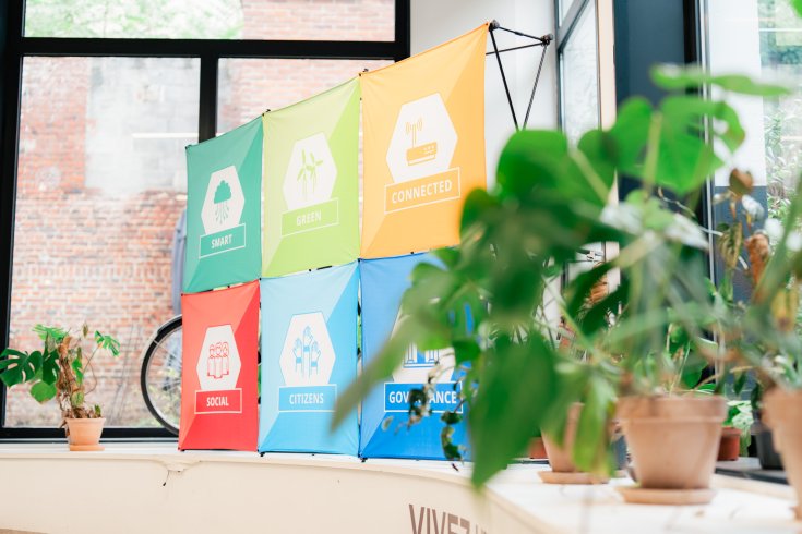 locandine e vasi con piante